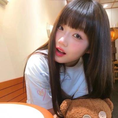穿黄靴子的女孩封面
